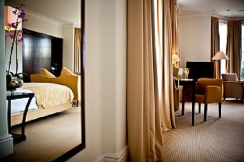 Bedford & Hotel